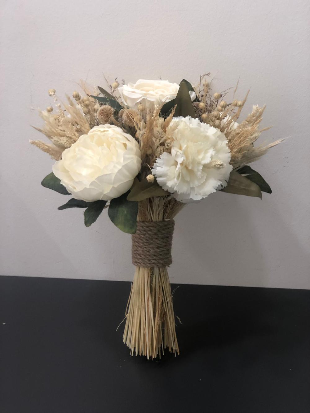 Beyaz Tonlarda Gelin Buketi Beyaz Tonlarda Gelin Buketi