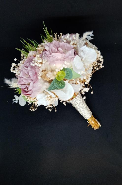 Beyaz Cipsolarla Süslenmiş Pembe Gül Gelin Buketi 