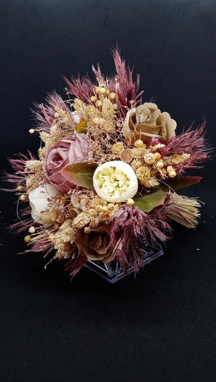 Gül Detaylı Mor Cipsolarla Süslenmiş Gelin Buketi 