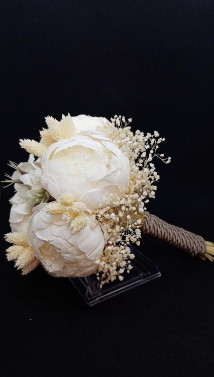 Krem Rengi Cipsolardan Oluşan Beyaz Gül Gelin Buketi 