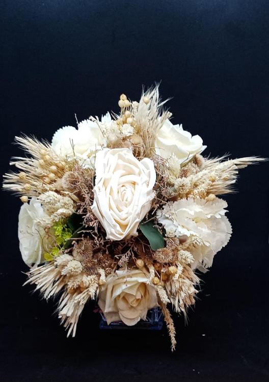 Krem Rengi Cipsolardan Oluşan Gül Gelin Buketi 