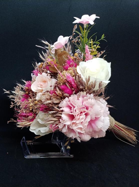 Pembe Detaylara Sahip Pembe Beyaz Gül Gelin Buketi 