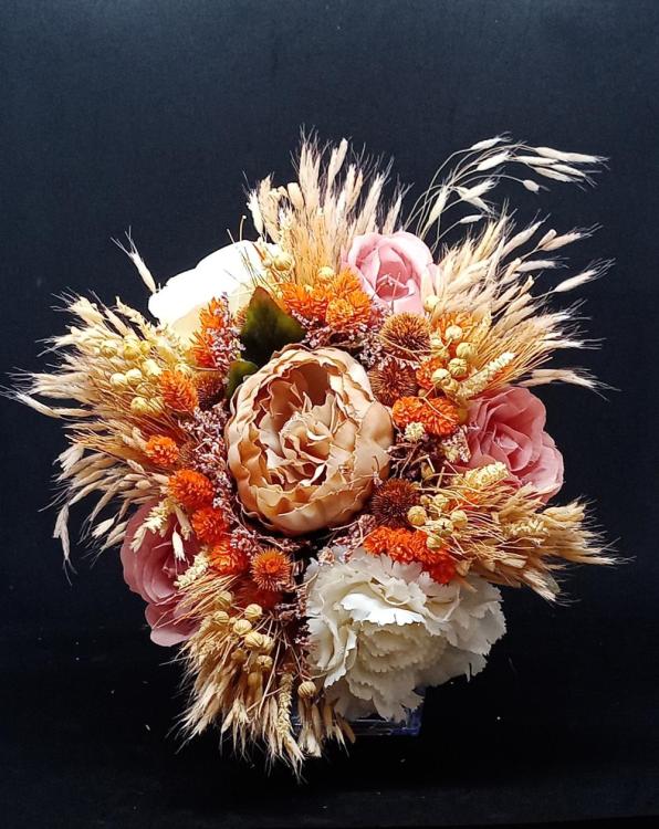 Turuncu Cipsolarla Süslenmiş Helenistik Gelin Buketi 