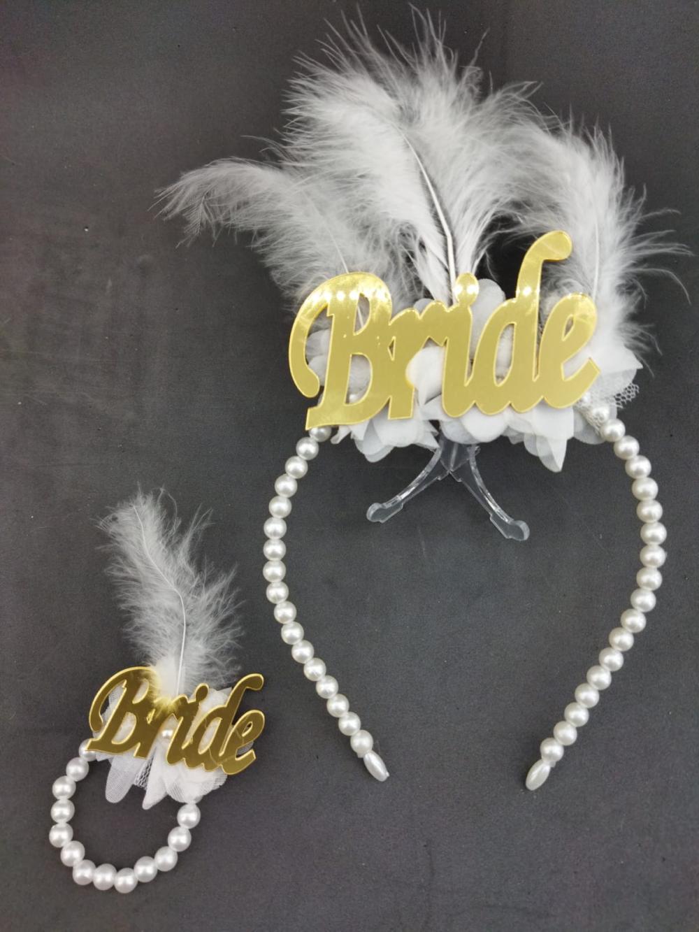 Beyaz Çiçek Detaylı Gold Renk Bride Taç Ve Bileklik Seti